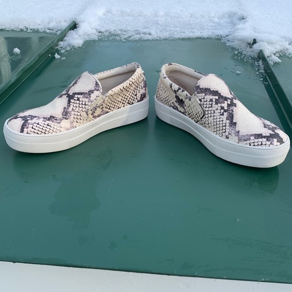 Steve Madden Snake Print white / gray / black slip on shoes - Picture 11 of 11